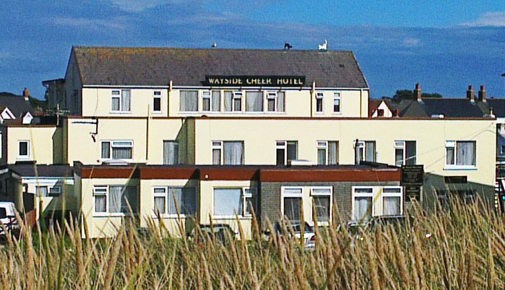 Wayside Cheer Hotel Castel Exterior photo