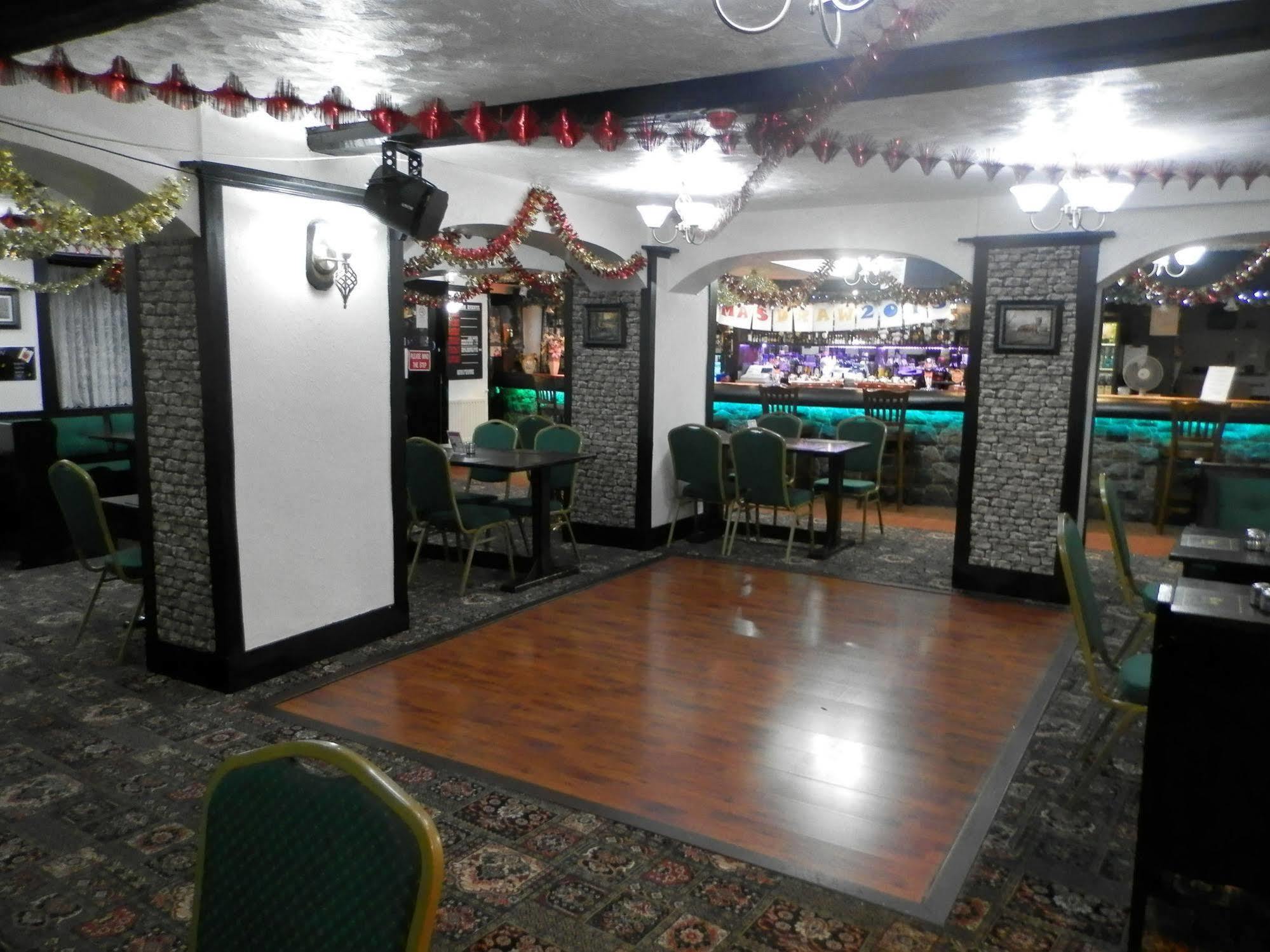 Wayside Cheer Hotel Castel Exterior photo